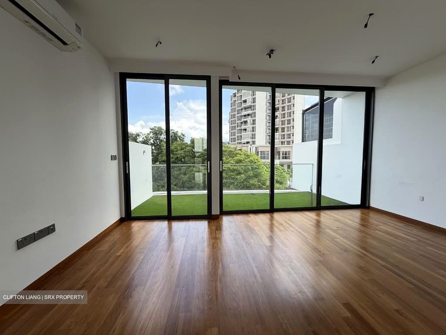 Simon Lane (D19), Terrace #536340391